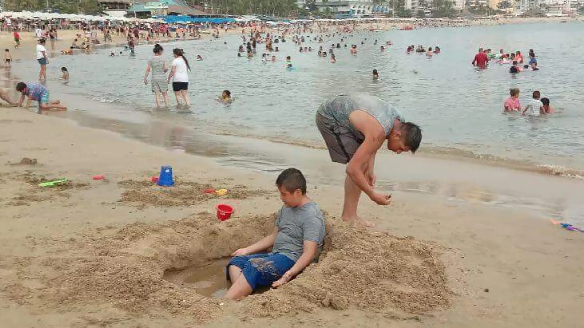 Turistas en la playa